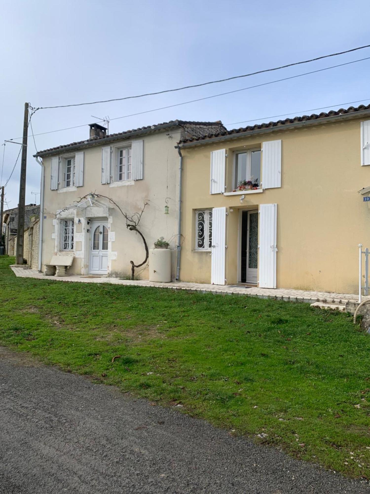 Charmant Studio Meuble Montignac-Charente Buitenkant foto